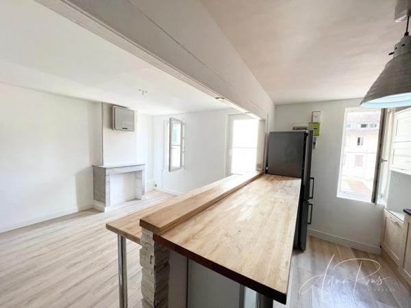 Dpt Var (83), à vendre LA SEYNE SUR MER appartement T3 de 62,85m² de surface totale Rénové.