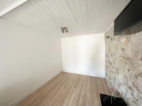 Dpt Var (83), à vendre LA SEYNE SUR MER appartement T3 de 62,85m² de surface totale Rénové.