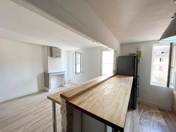 Dpt Var (83), à vendre LA SEYNE SUR MER appartement T3 de 62,85m² de surface totale Rénové.