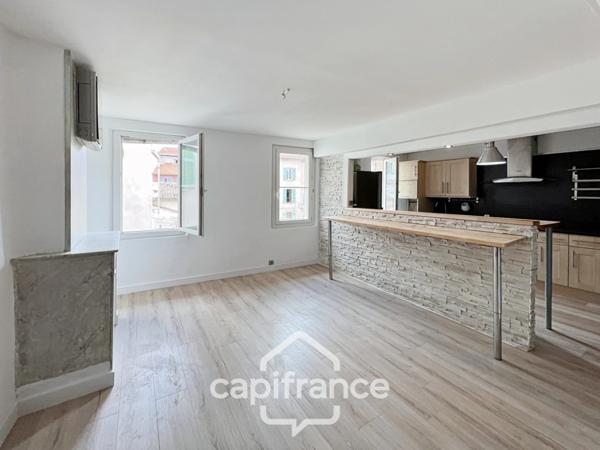 Dpt Var (83), à vendre LA SEYNE SUR MER appartement T3 de 62,85m² de surface totale Rénové.