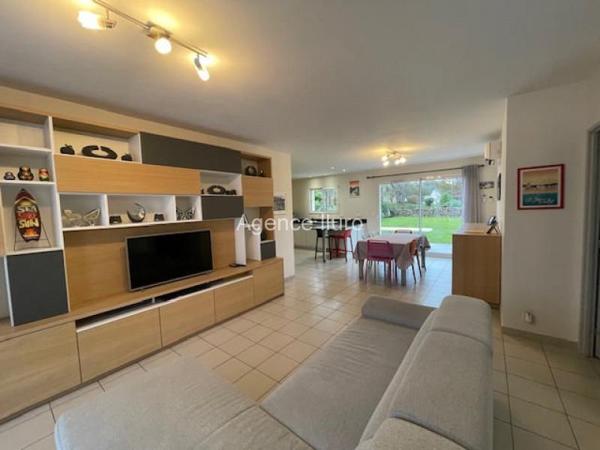 Maison - Proximite oloron-sainte-marie - Réf.:205354 EXCLUSIVITE - TRES BELLE MAISON CONTEMPORAINE DE PLAIN-PIED AVEC JOLIE VUE SUR LES PYRENEES -