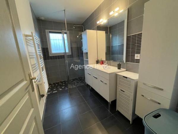 Maison - Proximite oloron-sainte-marie - Réf.:205354 EXCLUSIVITE - TRES BELLE MAISON CONTEMPORAINE DE PLAIN-PIED AVEC JOLIE VUE SUR LES PYRENEES -