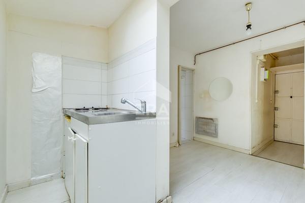 Appartement 1 pièce à vendre - La Fourche, Paris