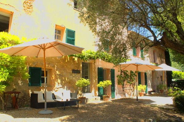 Mas du XVIIIème Siècle de 300 m² sur domaine de 15 000 m²