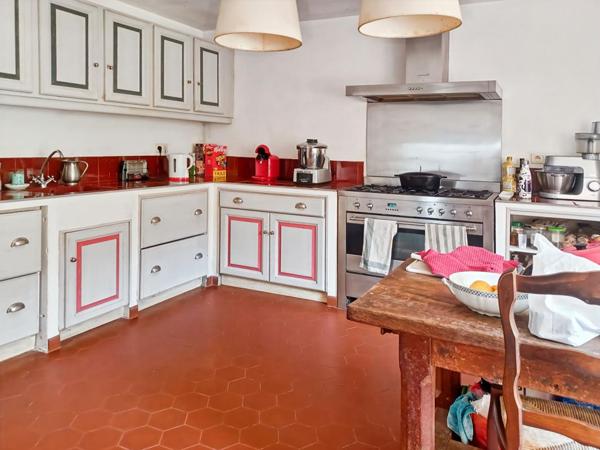 Mas du XVIIIème Siècle de 300 m² sur domaine de 15 000 m²