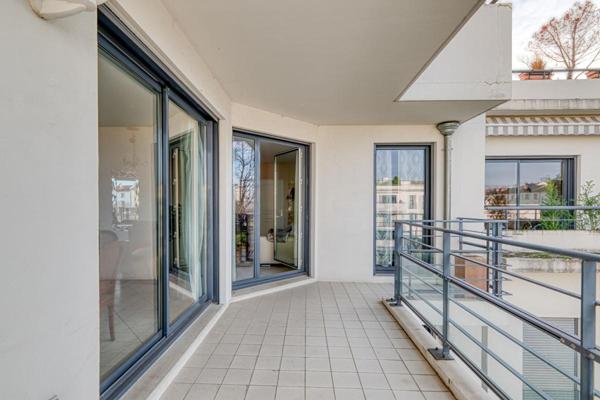 Appartement Lyon 3 pièce(s) 79.55 m2 avec balcons et cave