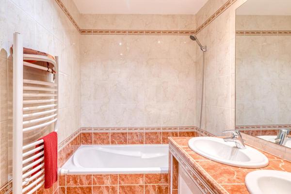 Appartement Lyon 3 pièce(s) 79.55 m2 avec balcons et cave