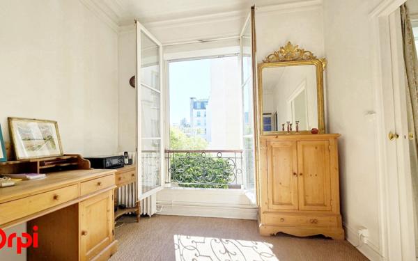 Appartement à vendre    3 pièces • 45,61 m2 Paris 14