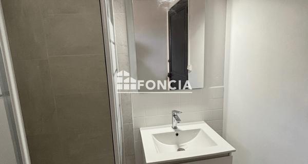 Location Appartement 4 pièces 66.3 m² - Toulon 83000