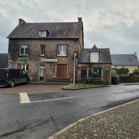 Immeuble à Réhabiliter en Centre-Ville de Quévert (Proximité Dinan)