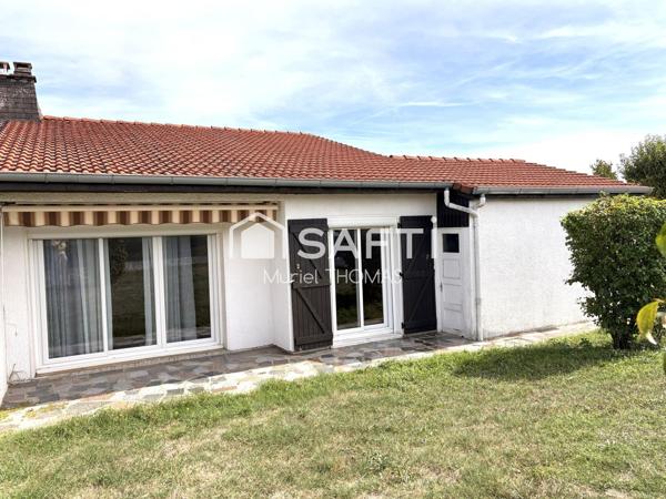 Maison de plain-pied avec 3 chambres et garage sur terrain de 520 m²