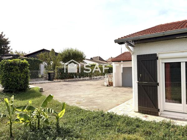 Maison de plain-pied avec 3 chambres et garage sur terrain de 520 m²