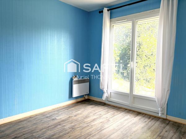 Maison de plain-pied avec 3 chambres et garage sur terrain de 520 m²
