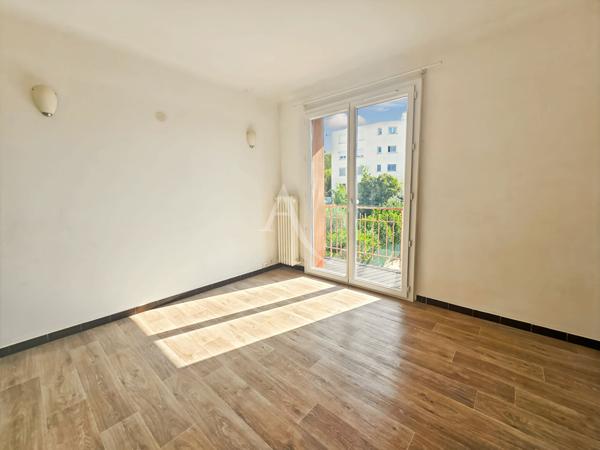 Exclusivité à vendre Appartement T4 de 77 m² avec deux balcons et stationnement 13190 Allauch La Pounche