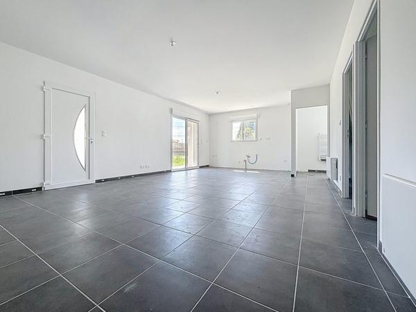 Maison neuve, 3 chambres, garage, terrain