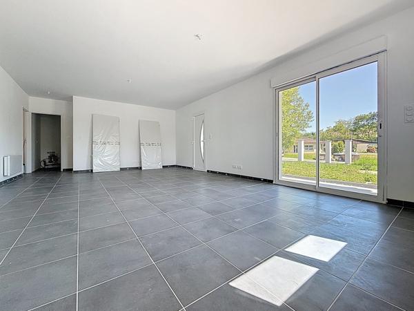 Maison neuve, 3 chambres, garage, terrain