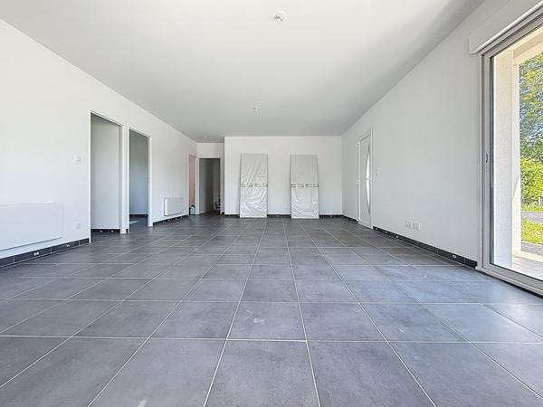 Maison neuve, 3 chambres, garage, terrain