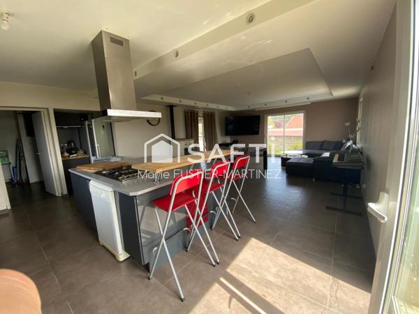 5 pièces - 145 m² habitables (env) et 65 m² a aménager en appartement, espace professionnel, chambres..