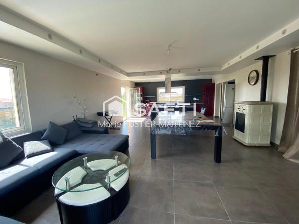 5 pièces - 145 m² habitables (env) et 65 m² a aménager en appartement, espace professionnel, chambres..