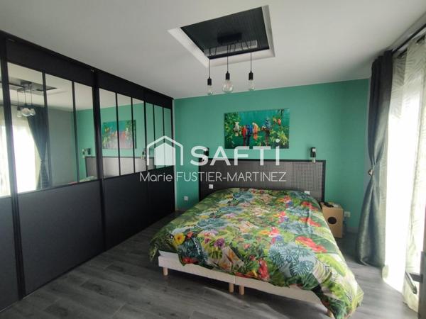 5 pièces - 145 m² habitables (env) et 65 m² a aménager en appartement, espace professionnel, chambres..