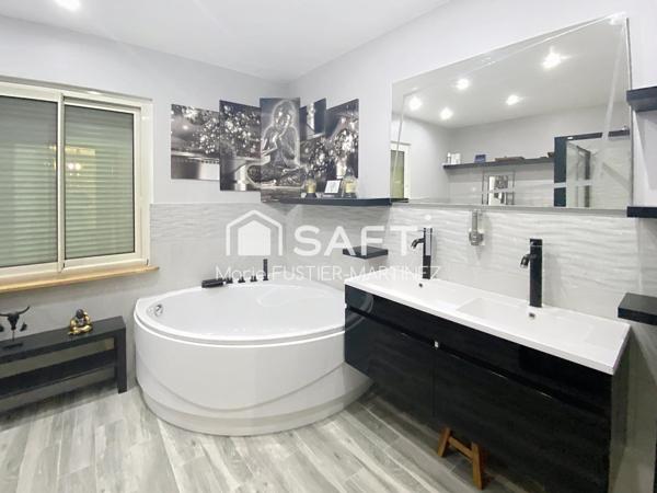 5 pièces - 145 m² habitables (env) et 65 m² a aménager en appartement, espace professionnel, chambres..