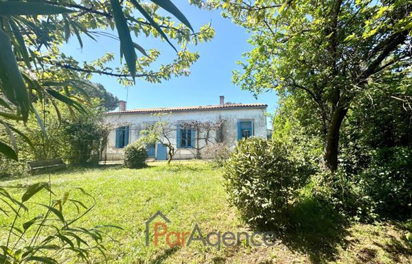 Authentique maison charentaise rénovée.