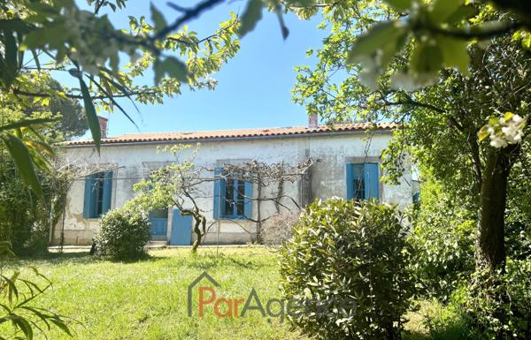 Authentique maison charentaise rénovée.