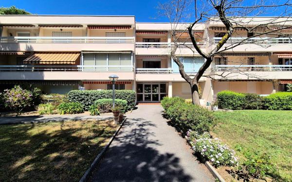 Appartement à vendre    1 pièce • 29,56 m2 Fréjus