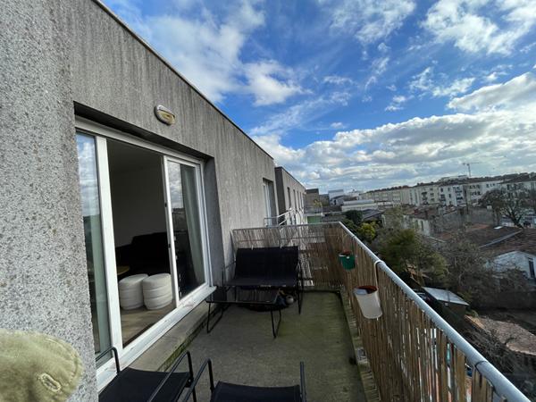 33300 BORDEAUX Chartrons/ Maritime- Appartement 2 pièce(s) 43 m² à vendre