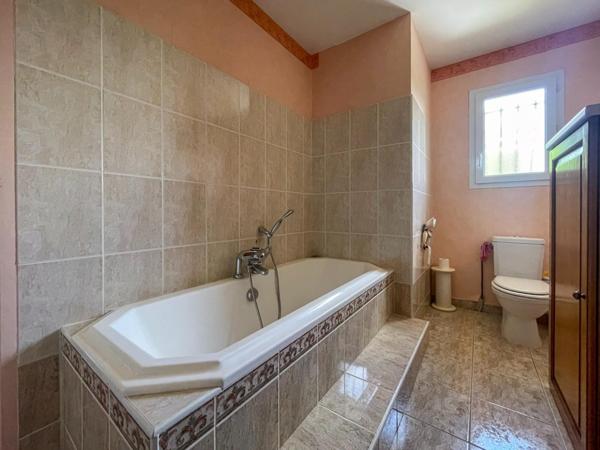 Vue montagne, piscine à St-Hilaire de la côte