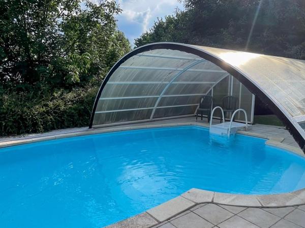 Vue montagne, piscine à St-Hilaire de la côte