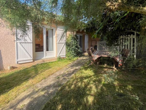 Vue montagne, piscine à St-Hilaire de la côte