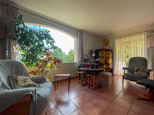 Vue montagne, piscine à St-Hilaire de la côte