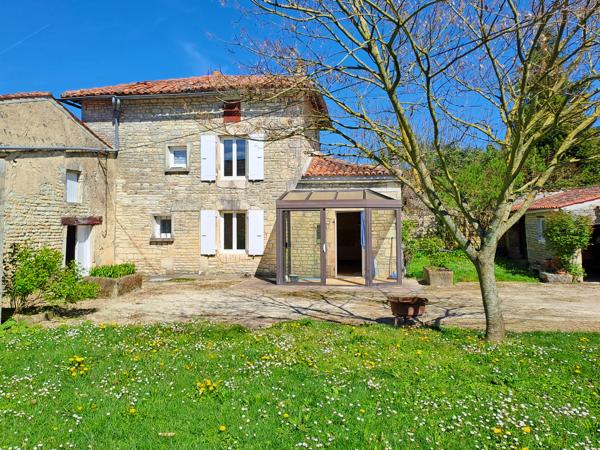 Maison à vendre à Fontaine-Chalendray (17510) - Charente-Maritime
