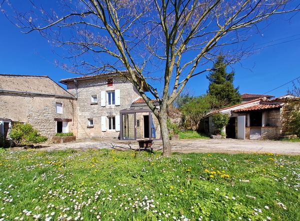 Maison à vendre à Fontaine-Chalendray (17510) - Charente-Maritime