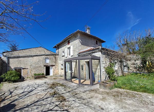Maison à vendre à Fontaine-Chalendray (17510) - Charente-Maritime