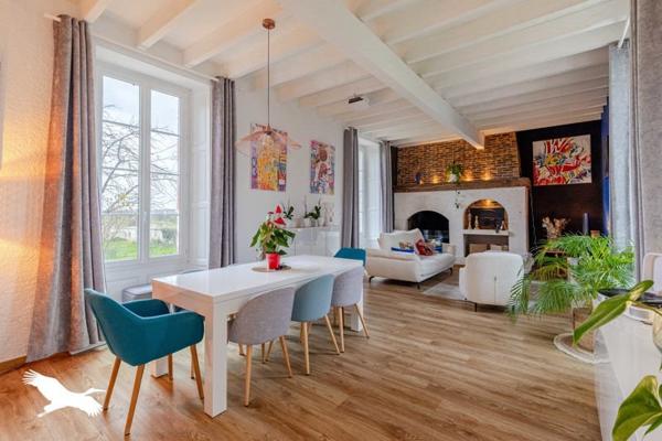 Maison à vendre |  Roullet-Saint-Estèphe |  8 pièces | 303 m²