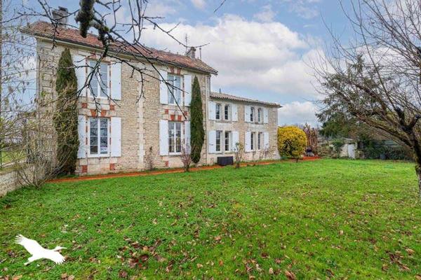 Maison à vendre |  Roullet-Saint-Estèphe |  8 pièces | 303 m²