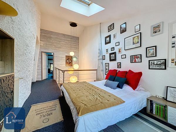 MAISON DE VILLAGE DU XIX SIECLES AVEC TERRASSE - 2 CHAMBRES – 2 PLACES DE STATIONNEMENT