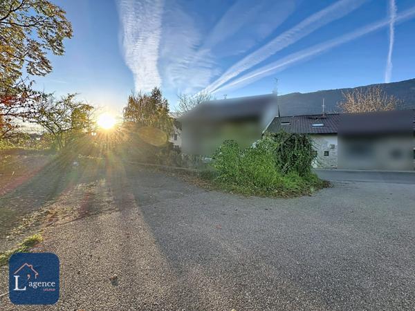 MAISON DE VILLAGE DU XIX SIECLES AVEC TERRASSE - 2 CHAMBRES – 2 PLACES DE STATIONNEMENT