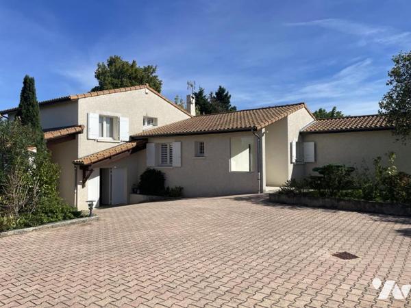 VILLA AVEC PISCINE BEAU JARDIN