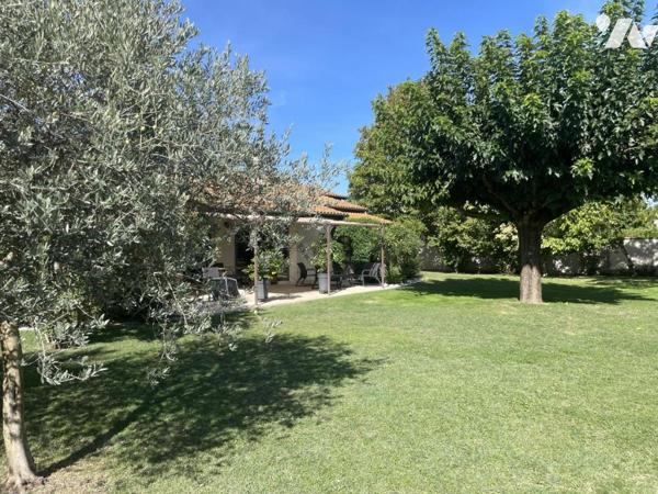 VILLA AVEC PISCINE BEAU JARDIN