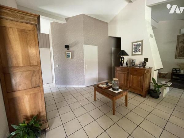 VILLA AVEC PISCINE BEAU JARDIN