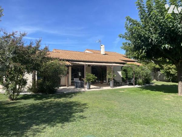 VILLA AVEC PISCINE BEAU JARDIN