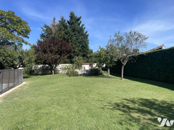 VILLA AVEC PISCINE BEAU JARDIN