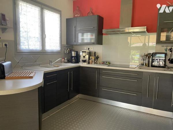 VILLA AVEC PISCINE BEAU JARDIN