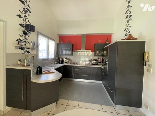 VILLA AVEC PISCINE BEAU JARDIN