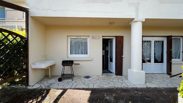 Immeuble à Saint Palais Sur Mer : 2 niveaux, 7 appartements T3, T2, terrain environ 1 120m²