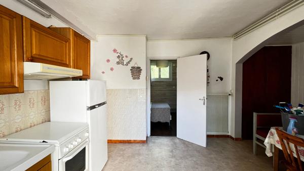 Immeuble à Saint Palais Sur Mer : 2 niveaux, 7 appartements T3, T2, terrain environ 1 120m²