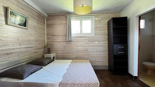 Immeuble à Saint Palais Sur Mer : 2 niveaux, 7 appartements T3, T2, terrain environ 1 120m²